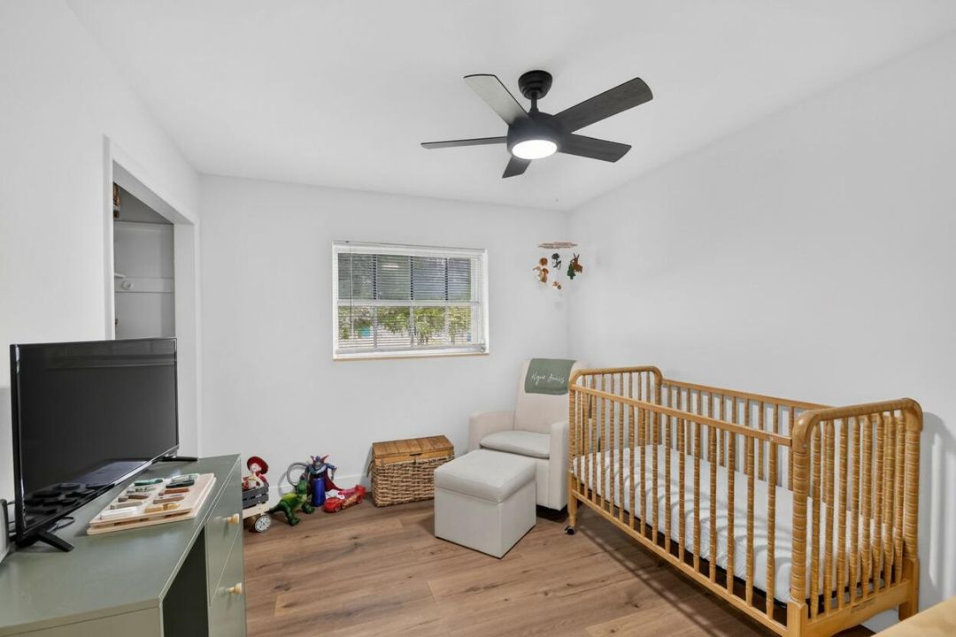 Kacey room banner removal