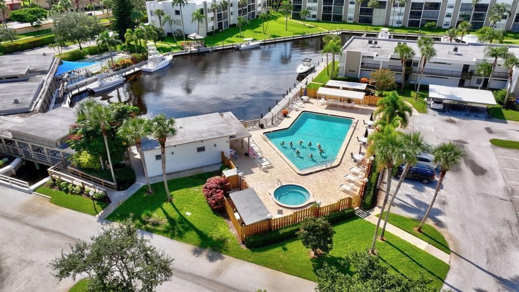 Pool Ameneties