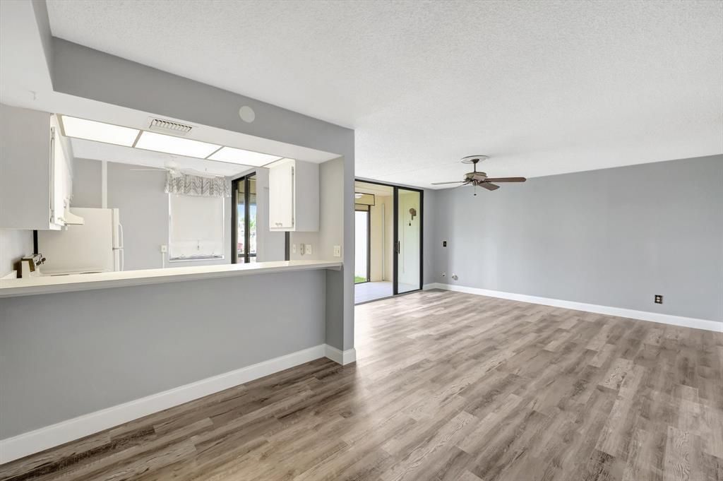 Dining Area-Breakfast Nook