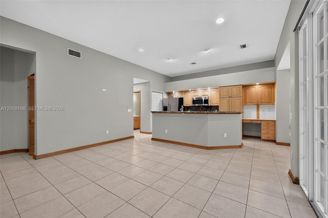 En Venta: $719,900 (4 camas, 3 baños, 2744 Pies cuadrados)