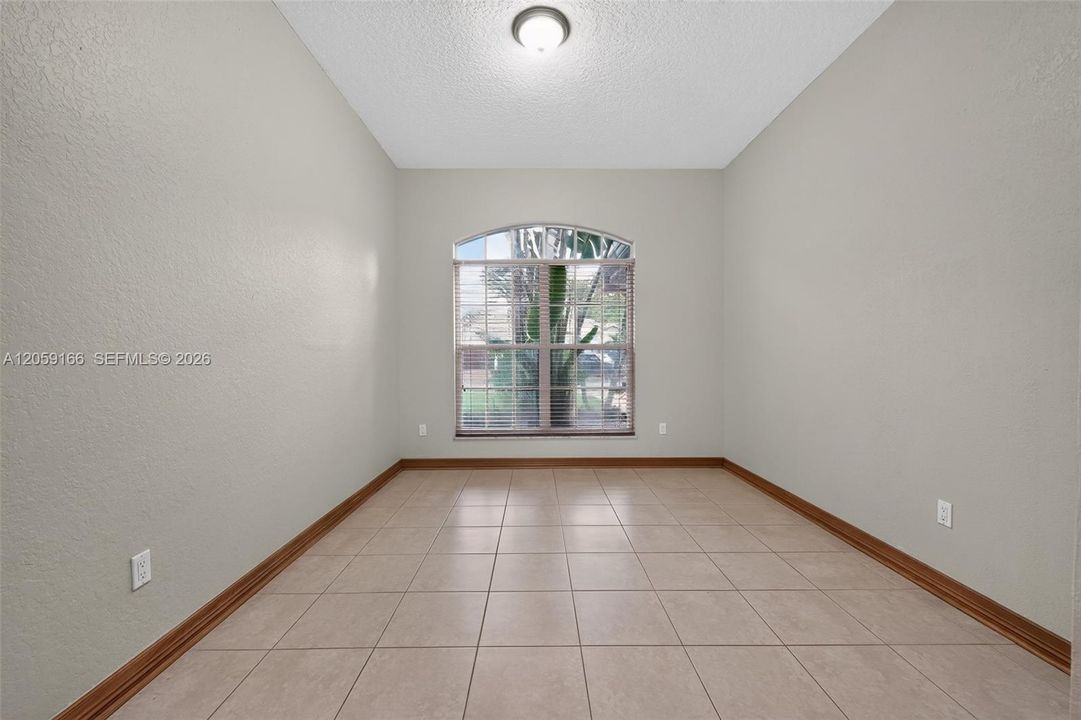 En Venta: $719,900 (4 camas, 3 baños, 2744 Pies cuadrados)