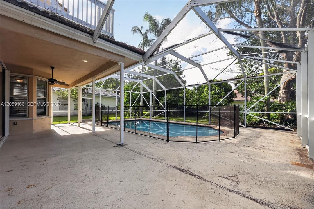 En Venta: $719,900 (4 camas, 3 baños, 2744 Pies cuadrados)