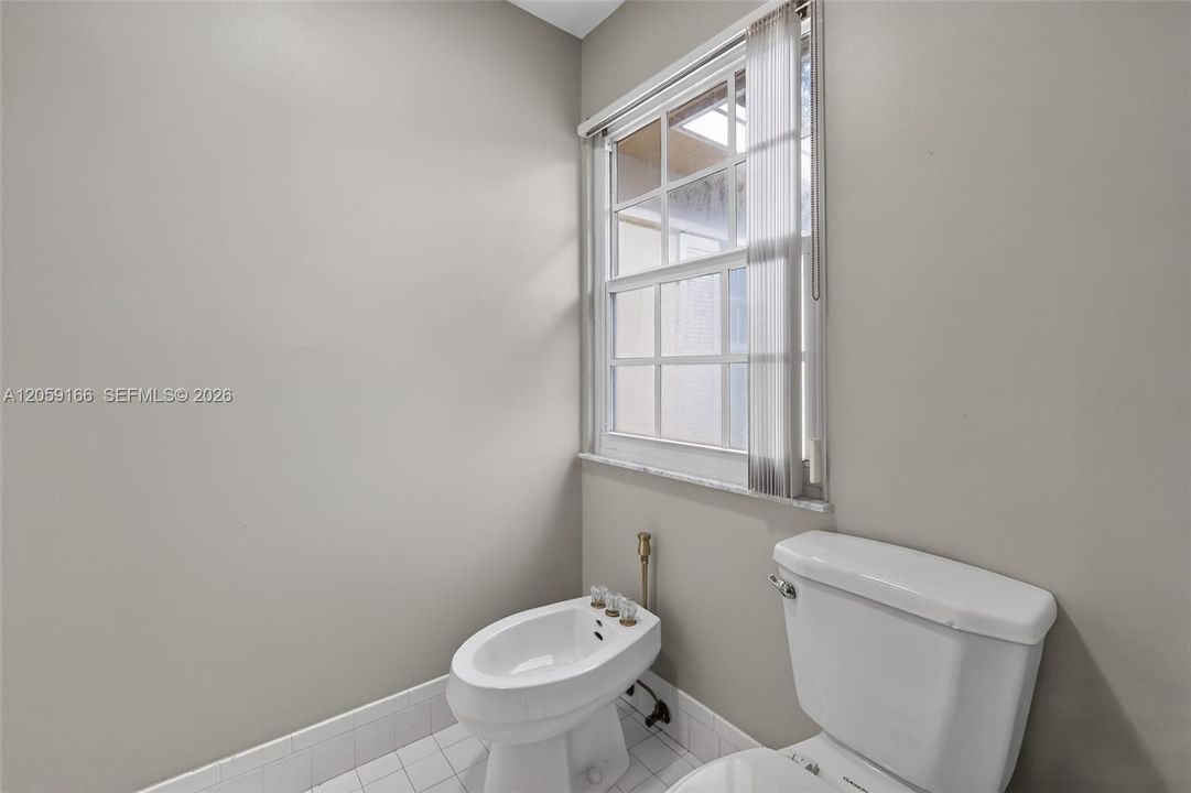 En Venta: $719,900 (4 camas, 3 baños, 2744 Pies cuadrados)