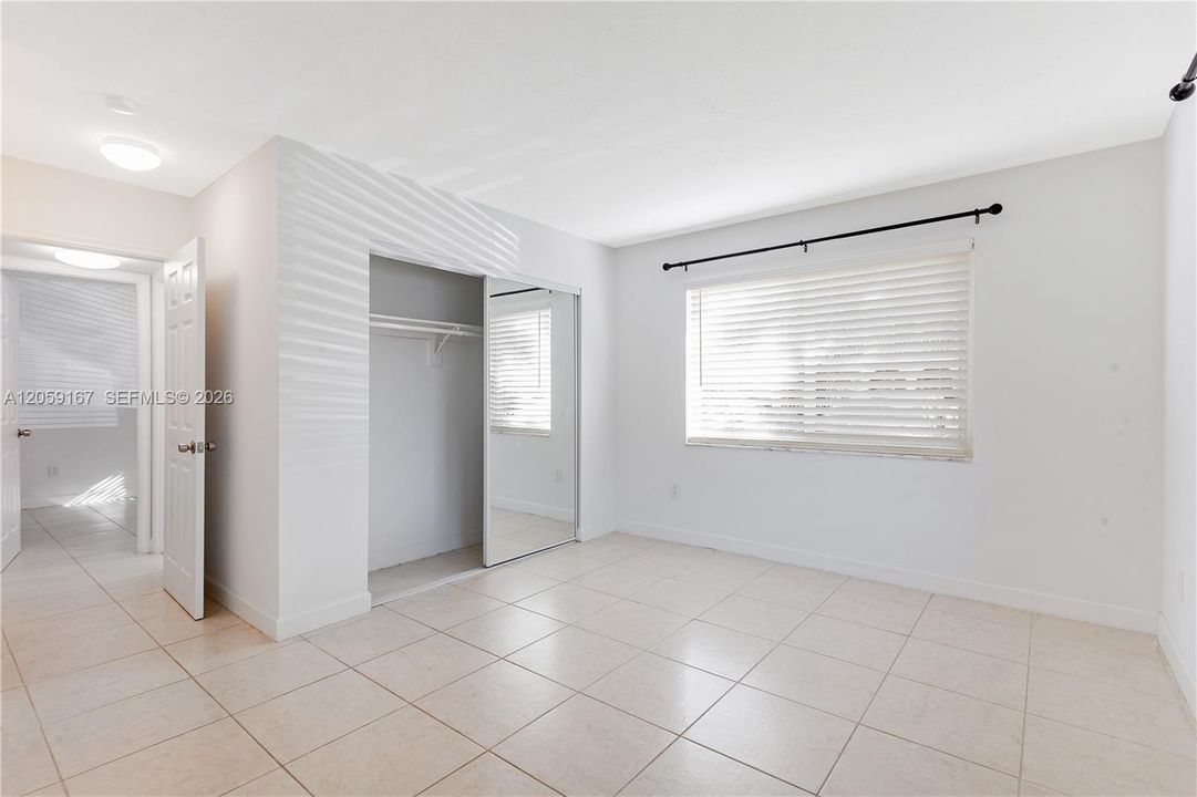 For Sale: $315,000 (2 beds, 1 baths, 804 Square Feet)