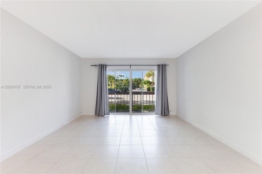 For Sale: $315,000 (2 beds, 1 baths, 804 Square Feet)