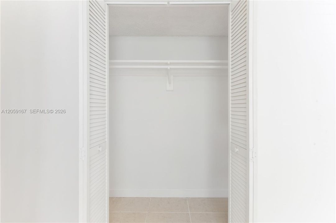 For Sale: $315,000 (2 beds, 1 baths, 804 Square Feet)