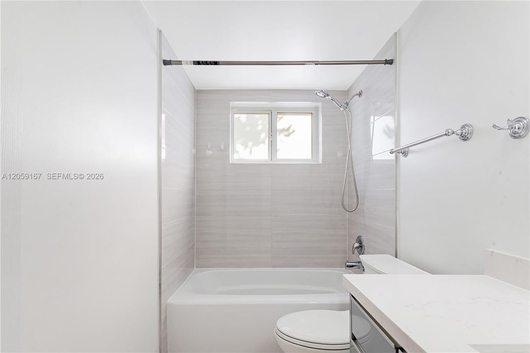 For Sale: $315,000 (2 beds, 1 baths, 804 Square Feet)