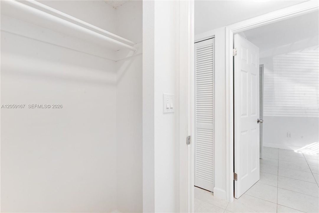 For Sale: $315,000 (2 beds, 1 baths, 804 Square Feet)