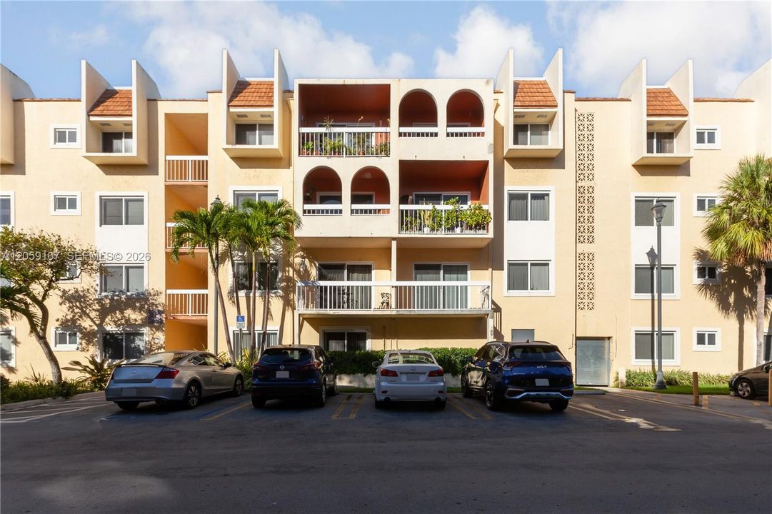 For Sale: $315,000 (2 beds, 1 baths, 804 Square Feet)