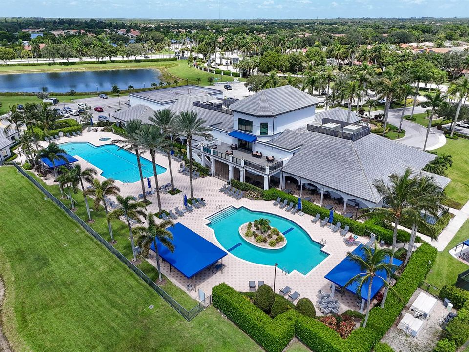 8402LogiaCircleAerial Clubhouse Pools 2