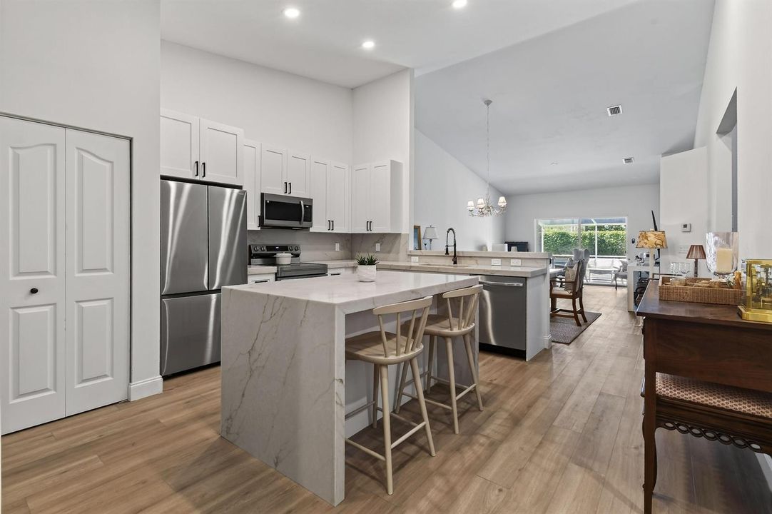 8402LogiaCircle Entry Kitchen