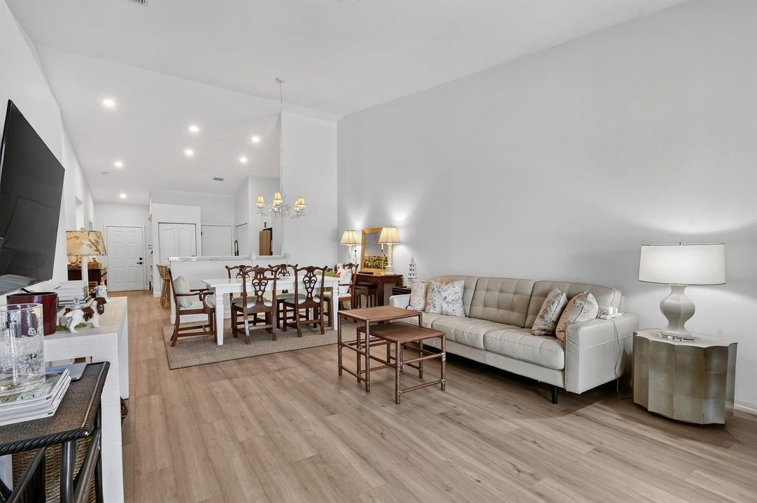 8402LogiaCircle Living