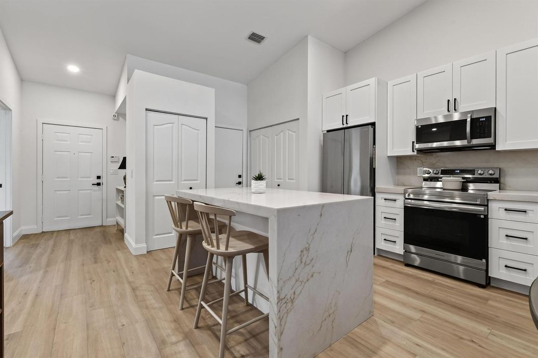 8402LogiaCircle Kitchen 3