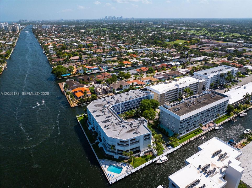 На продажу: $1,995,000 (3 спален, 2 ванн, 2300 Квадратных фут)