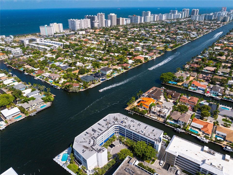 На продажу: $1,995,000 (3 спален, 2 ванн, 2300 Квадратных фут)