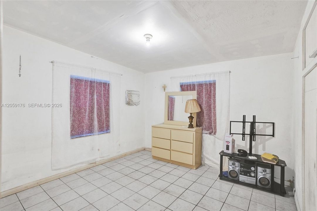 На продажу: $450,000 (2 спален, 1 ванн, 1089 Квадратных фут)