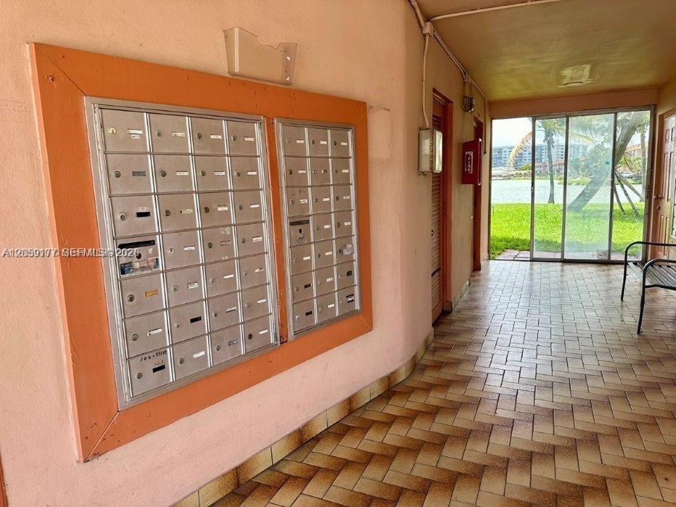 На продажу: $145,000 (1 спален, 1 ванн, 954 Квадратных фут)