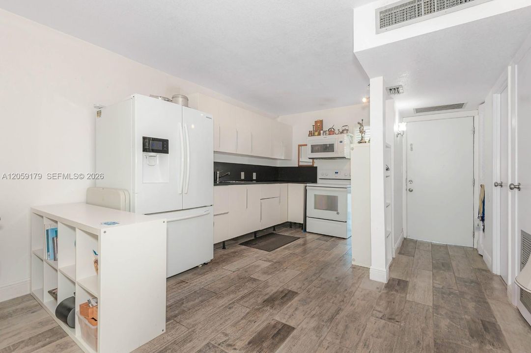 На продажу: $170,000 (1 спален, 1 ванн, 741 Квадратных фут)