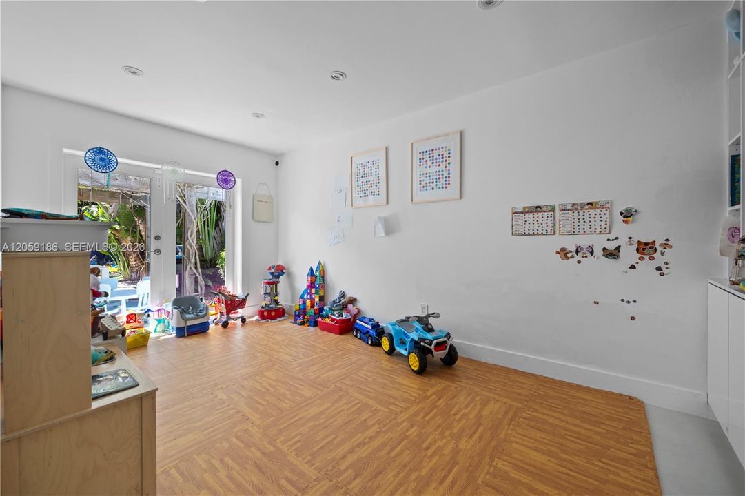 В аренду: $19,099 (4 спален, 3 ванн, 2196 Квадратных фут)
