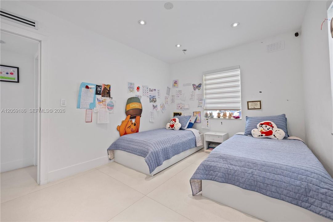 В аренду: $19,099 (4 спален, 3 ванн, 2196 Квадратных фут)