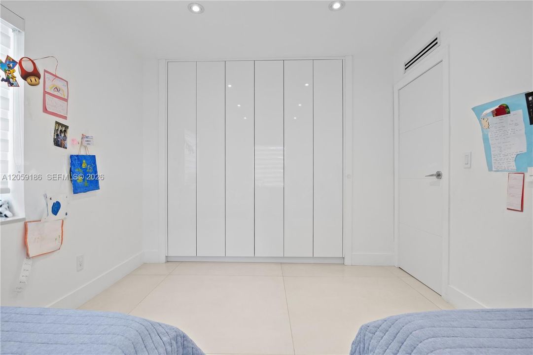 В аренду: $19,099 (4 спален, 3 ванн, 2196 Квадратных фут)