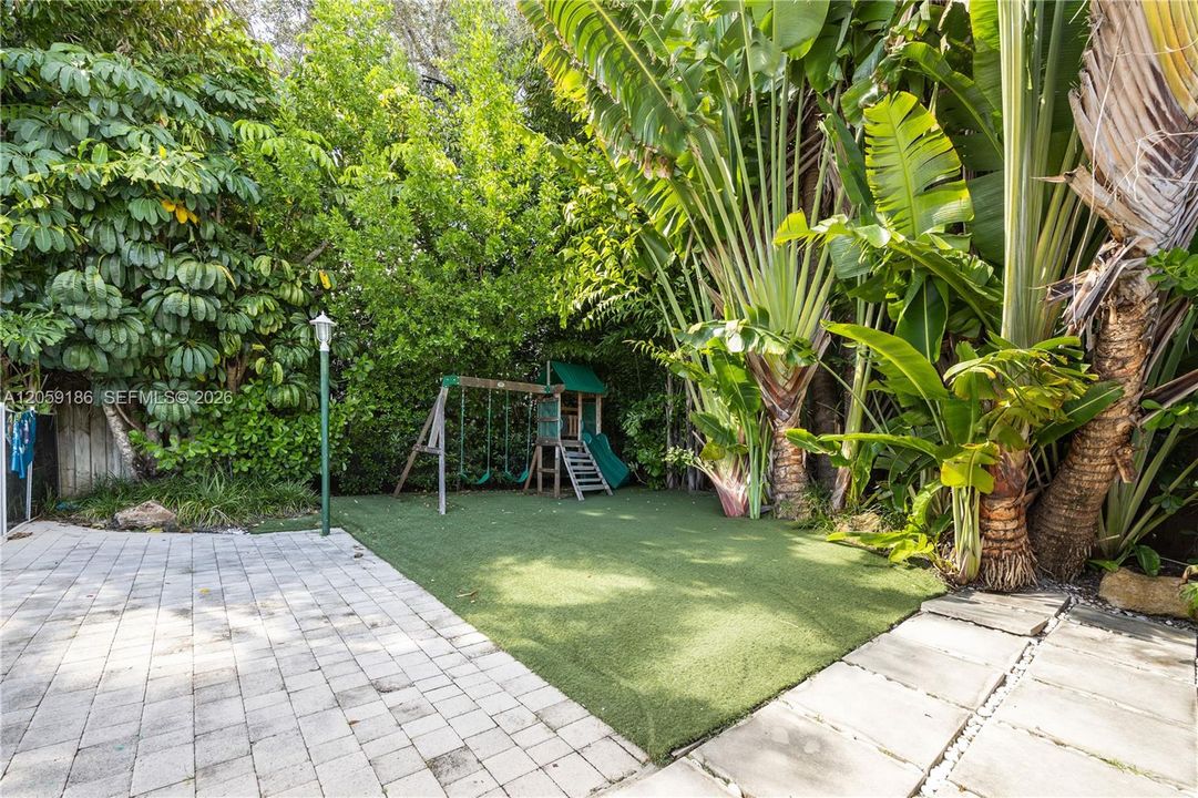 В аренду: $19,099 (4 спален, 3 ванн, 2196 Квадратных фут)