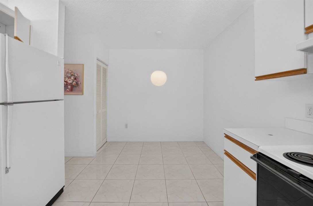 Kitchen Dining Area