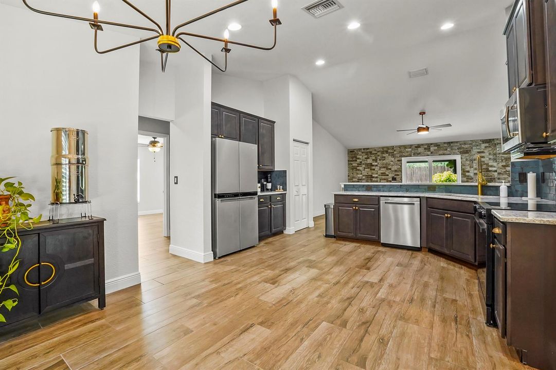 11 Kitchen 02