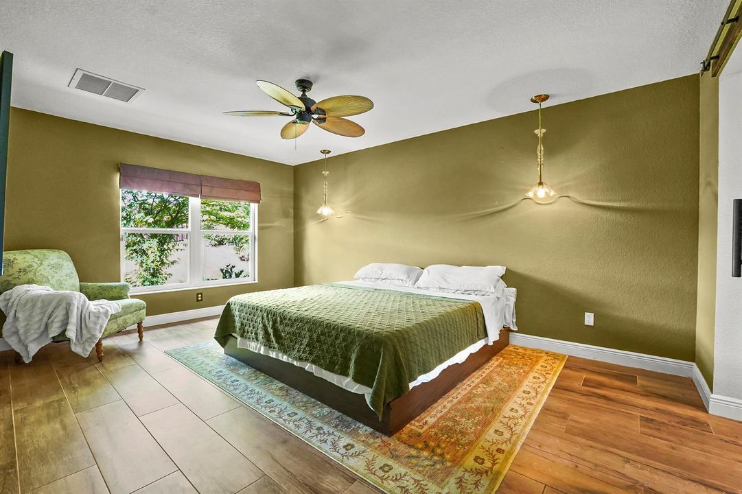 27 Bedroom 01
