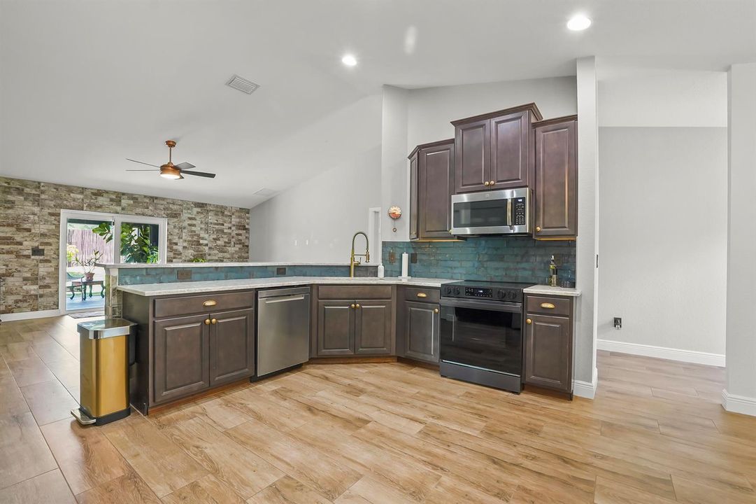 12 Kitchen 03