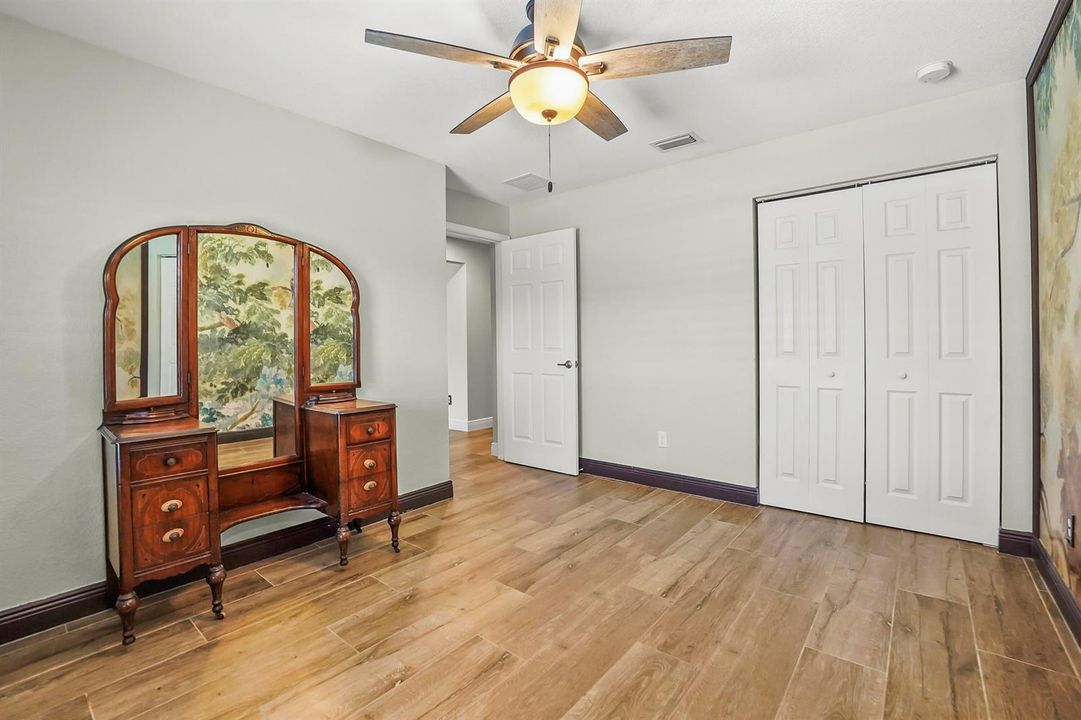 23 Bedroom 02