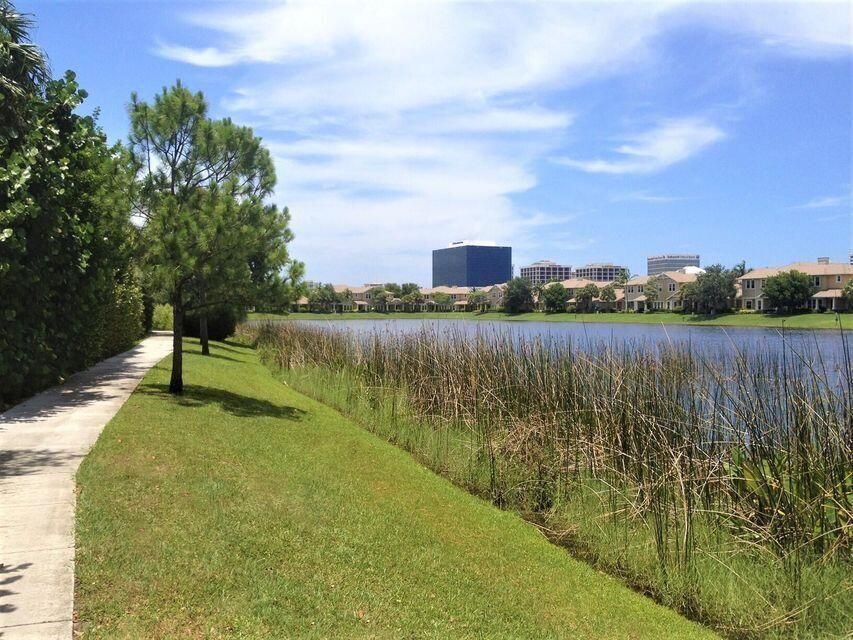 lakeside jogging path