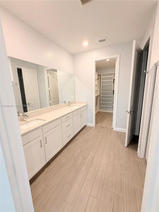 В аренду: $4,200 (3 спален, 2 ванн, 2179 Квадратных фут)