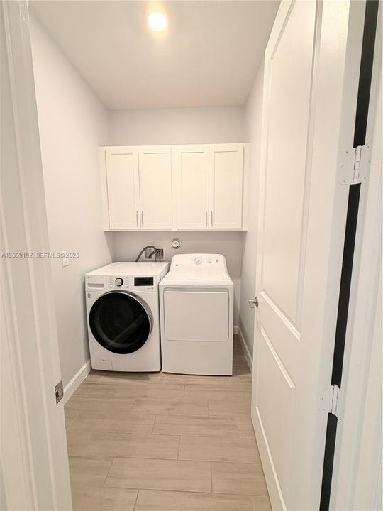 В аренду: $4,200 (3 спален, 2 ванн, 2179 Квадратных фут)