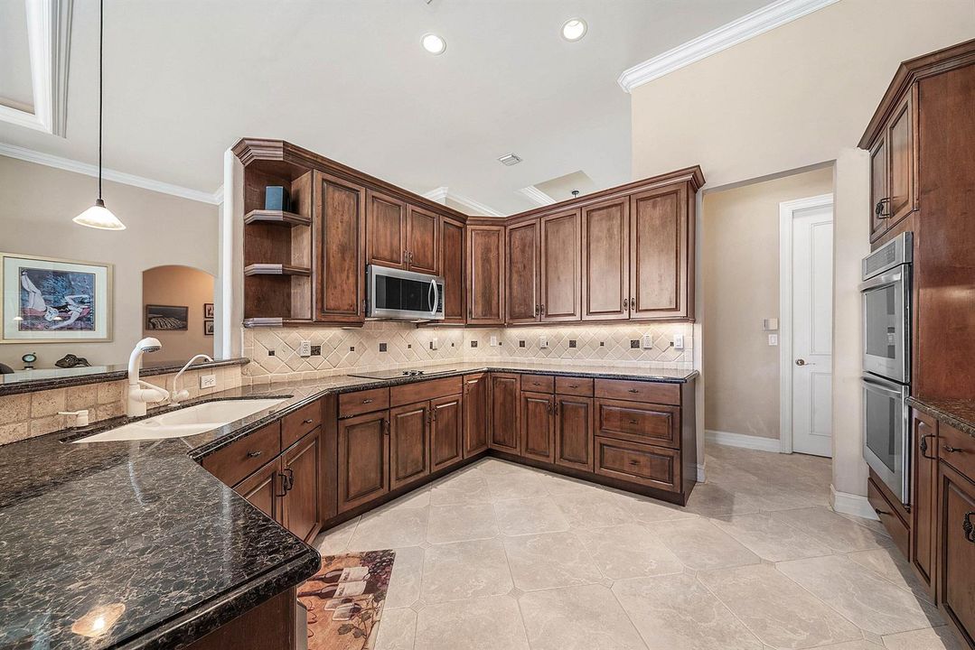 2761-NE-48-Ct-Lighthouse-Point-FL