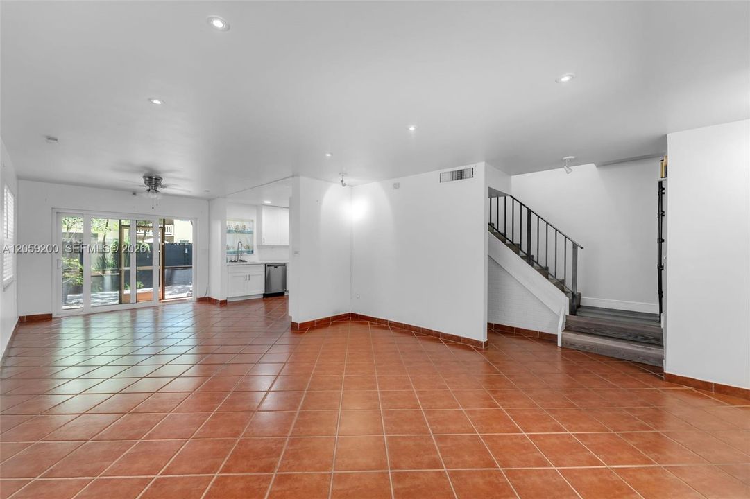 En Venta: $349,000 (2 camas, 2 baños, 1346 Pies cuadrados)
