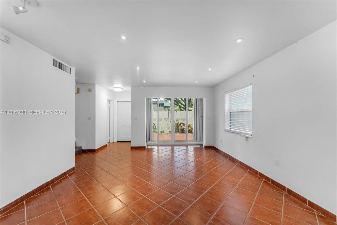 En Venta: $349,000 (2 camas, 2 baños, 1346 Pies cuadrados)