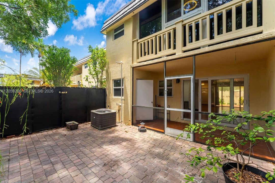 En Venta: $349,000 (2 camas, 2 baños, 1346 Pies cuadrados)