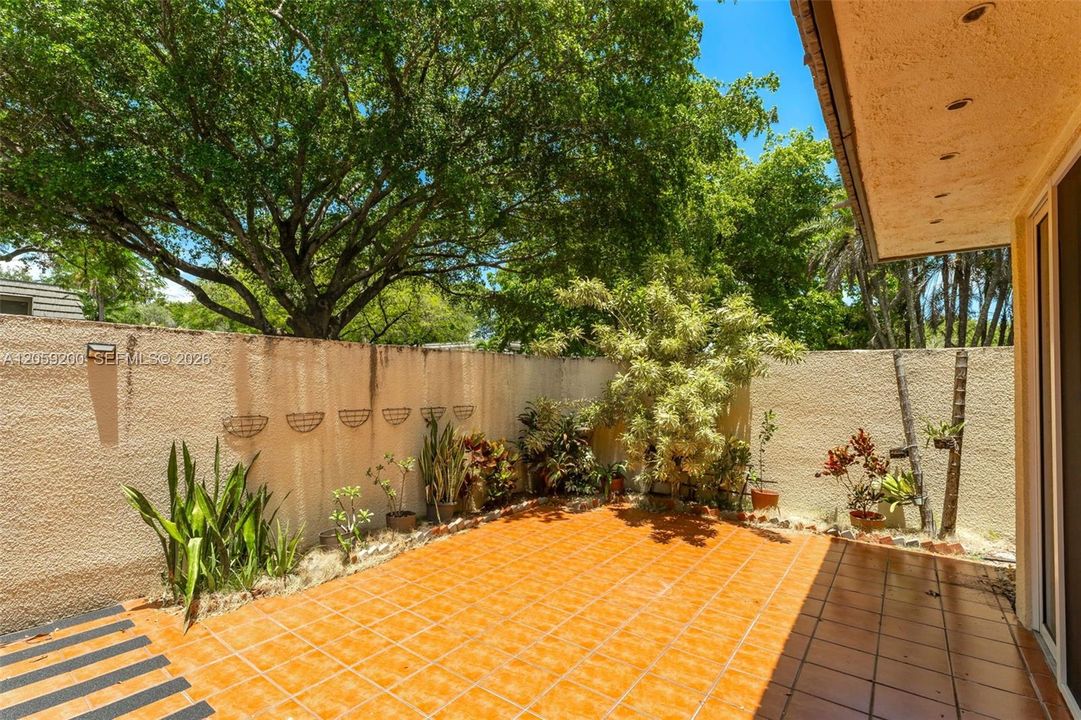 En Venta: $349,000 (2 camas, 2 baños, 1346 Pies cuadrados)