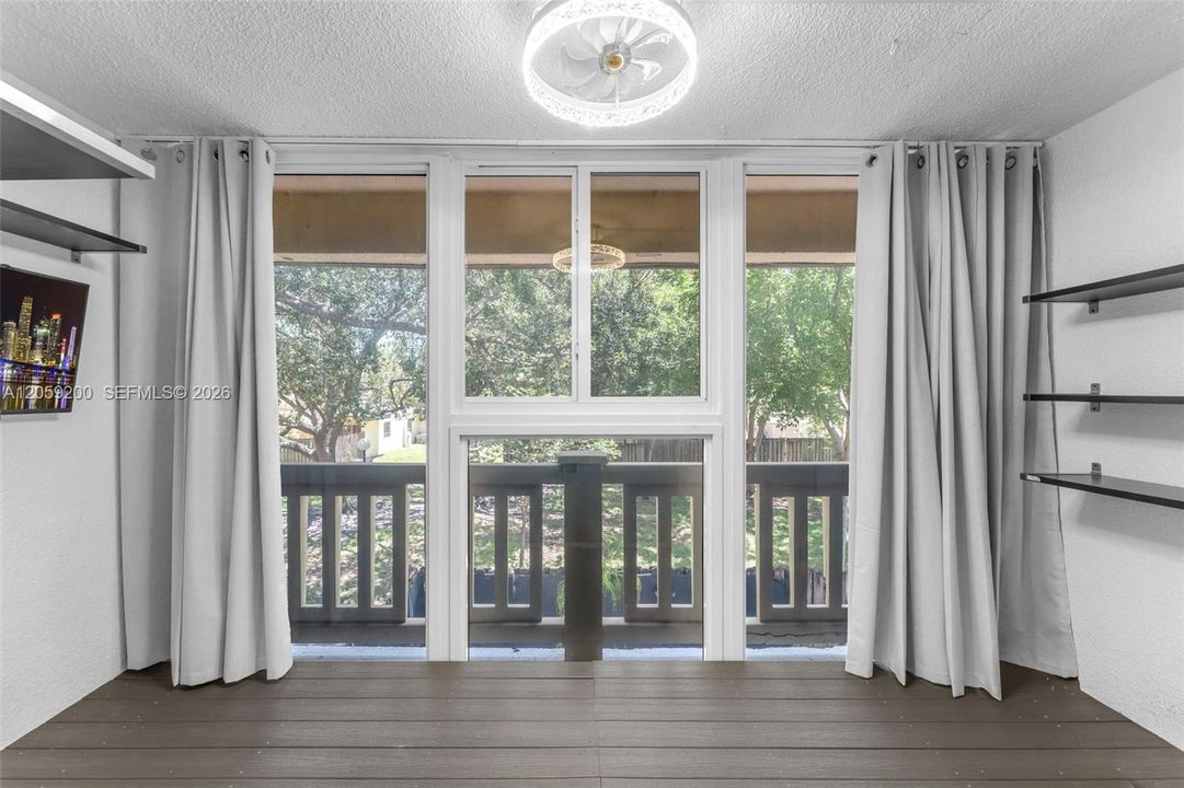 En Venta: $349,000 (2 camas, 2 baños, 1346 Pies cuadrados)