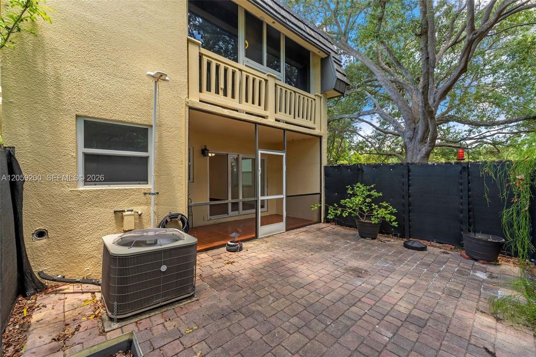 En Venta: $349,000 (2 camas, 2 baños, 1346 Pies cuadrados)