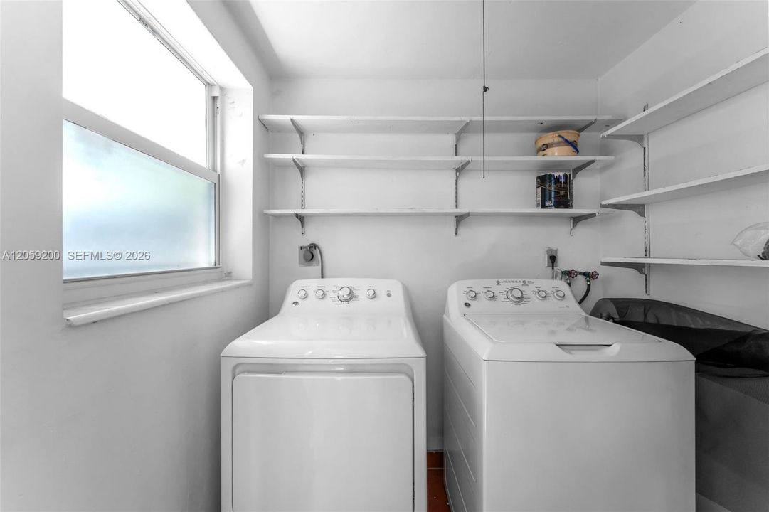 En Venta: $349,000 (2 camas, 2 baños, 1346 Pies cuadrados)