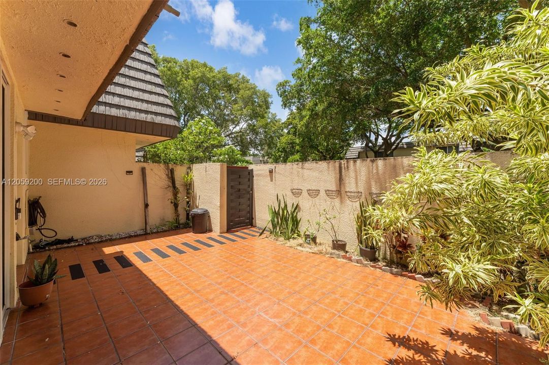 En Venta: $349,000 (2 camas, 2 baños, 1346 Pies cuadrados)