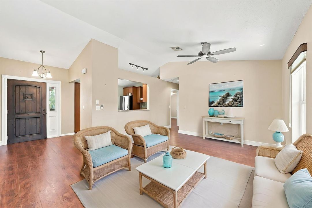 17_dsc00693 - Living Room - Coastal - 7