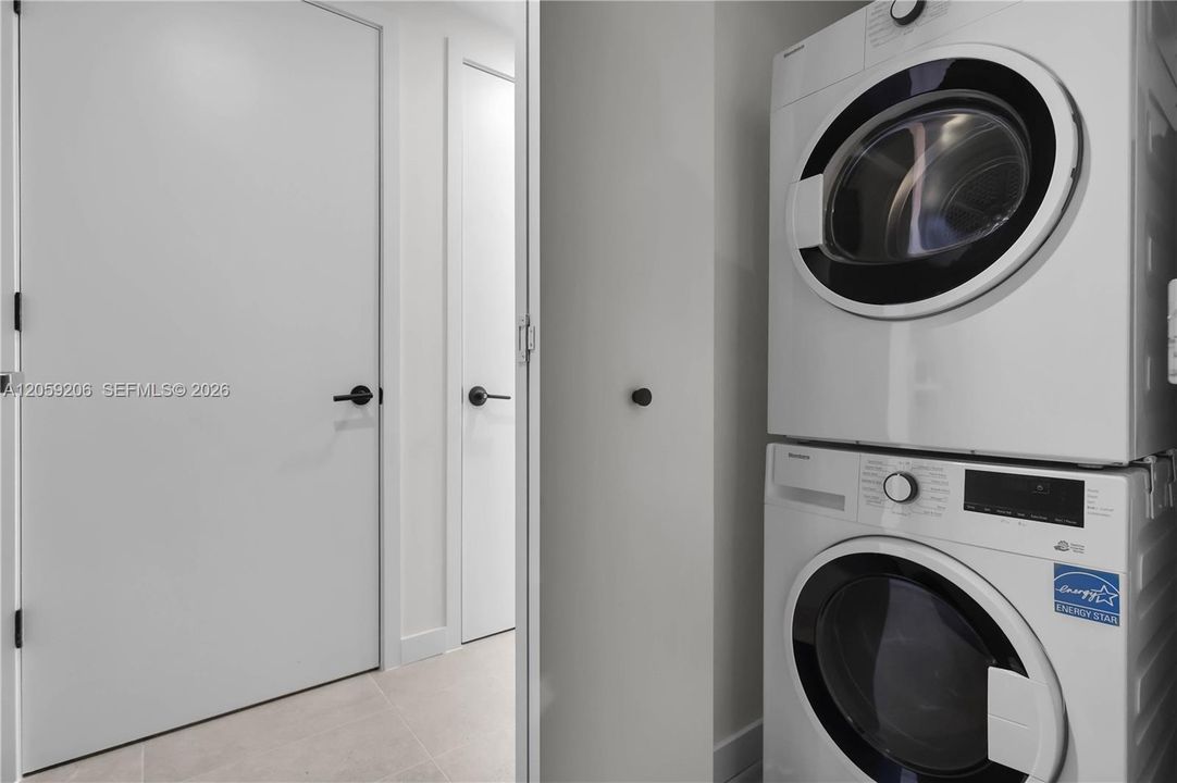 В аренду: $2,950 (0 спален, 1 ванн, 412 Квадратных фут)