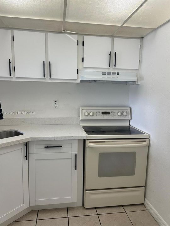 For Rent: $1,750 (1 beds, 1 baths, 605 Square Feet)