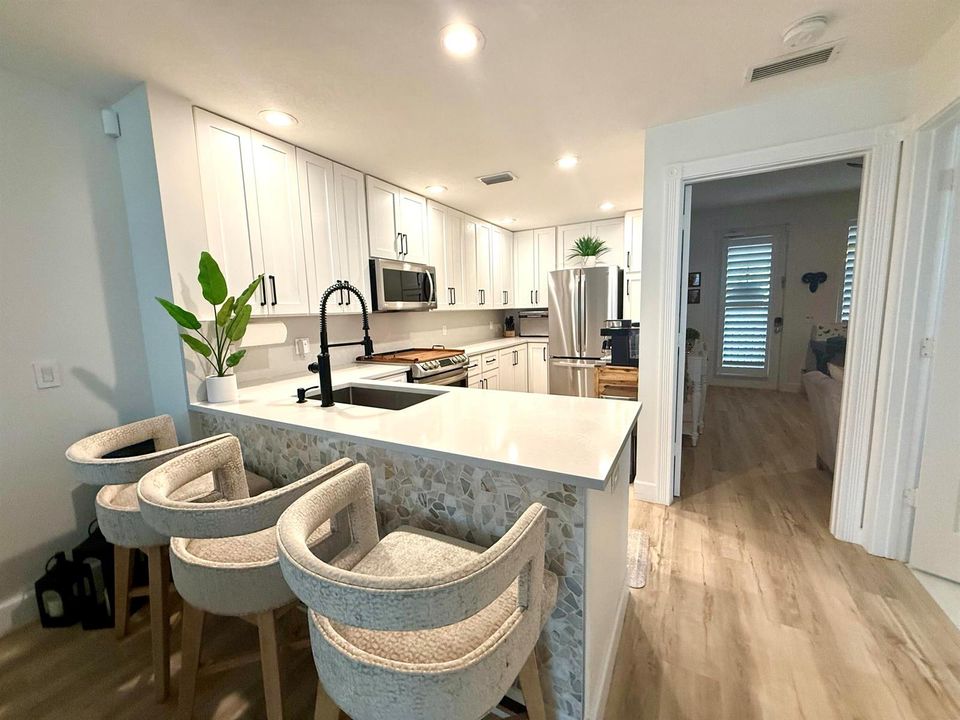 Breakfast Bar/Kitchen