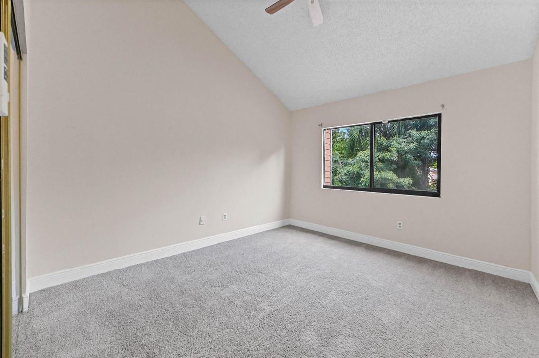 25 Bedroom 01