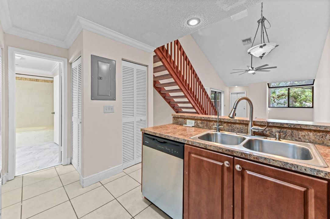13 Kitchen 03