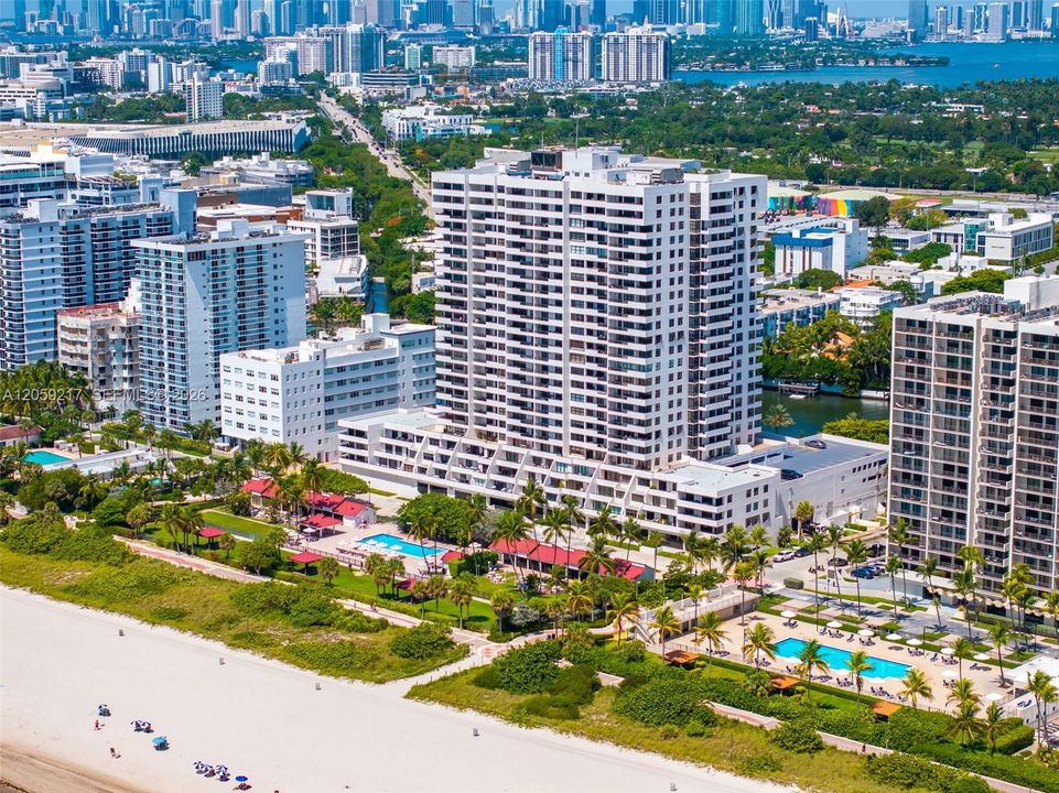 На продажу: $1,150,000 (2 спален, 2 ванн, 1005 Квадратных фут)